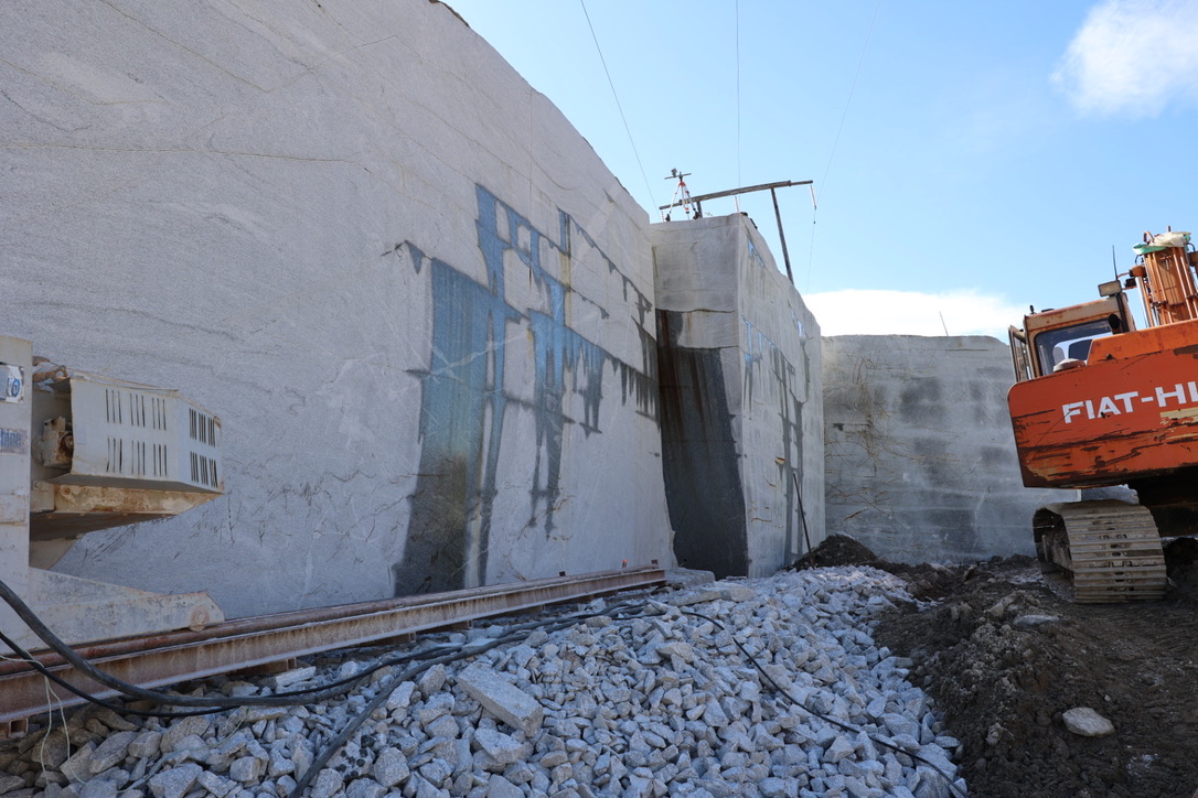 Moderne kjøkken med granittbenk